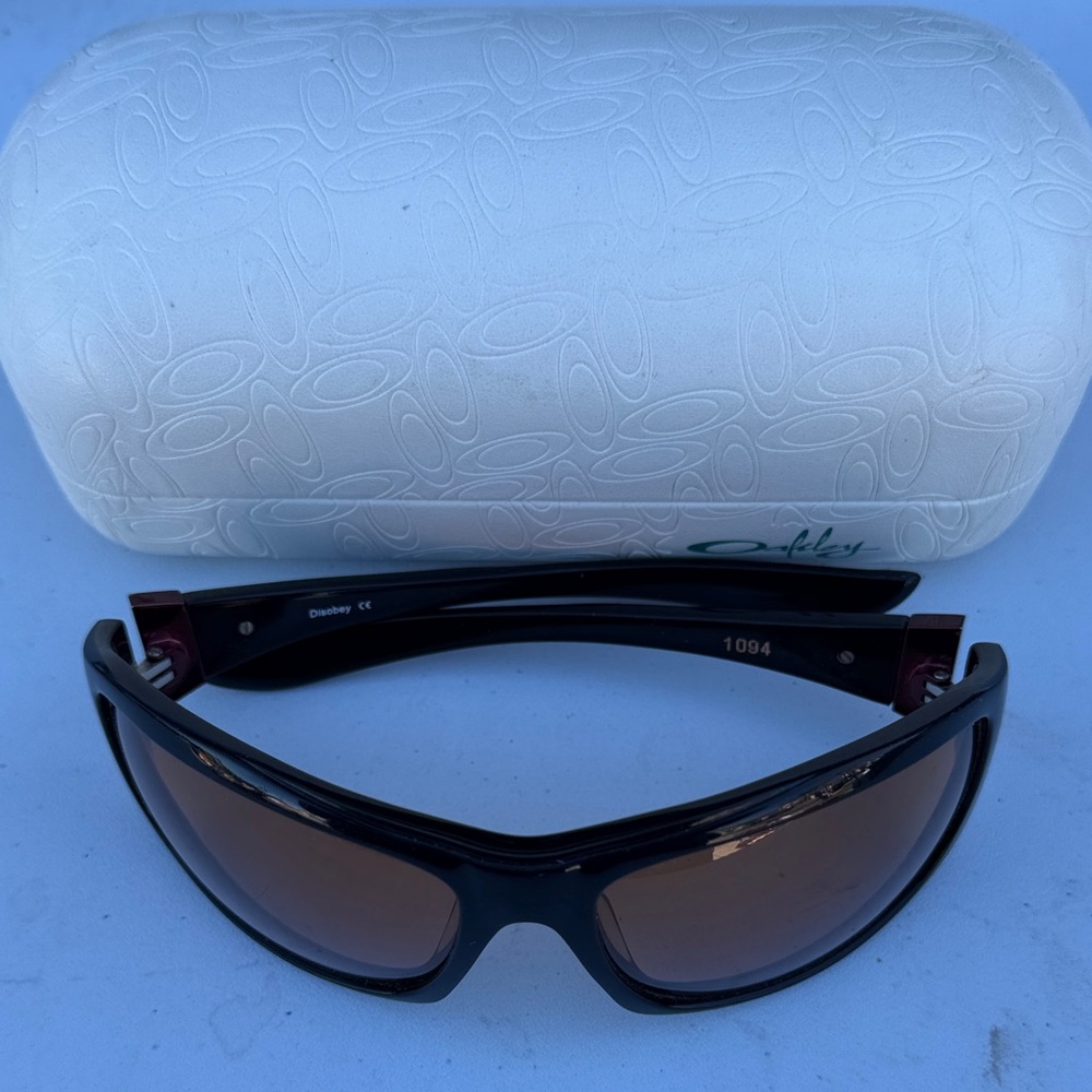 Oakley (obey)Black Frame Sunglasses with Brown Tint - used